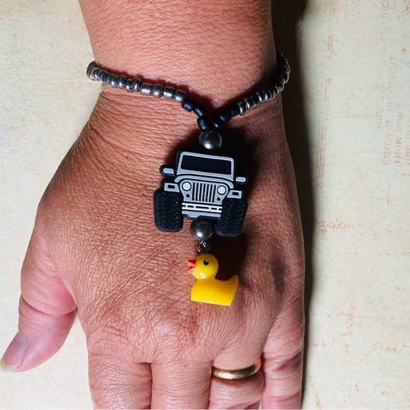 Silicone 4x4 Jeep Duck Rearview Mirror Charm-Keychain-Bag Charm- Bracelet - Picture 6 of 6